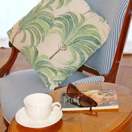 Elicriso Suites *